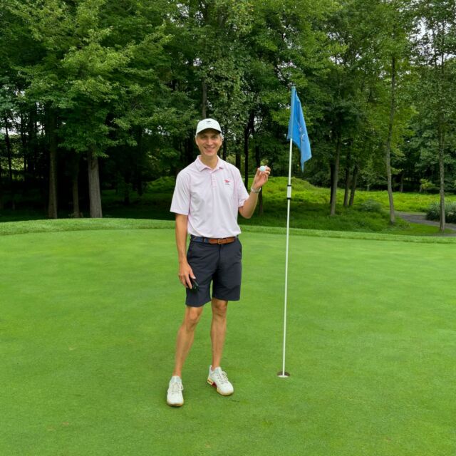 We hope you all had a great Labor Day Weekend🇺🇸 We know Dr. Bruno did, getting his first hole in one at Blue Mash Golf Course!! He’s not only a star in the office, but also out on the course! Way to go Dr. Bruno!!⛳️🏌🏼‍♂️⭐️🏆